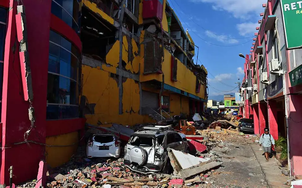 Die Stadt Palu wurde durch den Tsunami am stärksten getroffen. | © UNICEF/Wilander Palu auf Sulawesi: Unzählige Gebäude sind zerstört.