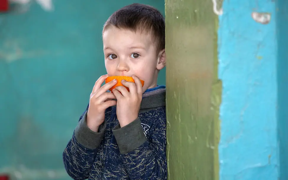 Schulen unter Beschuss: Hunderte Schulen sind beschädigt. | © UNICEF/Filippov Die Angriffe auf Schulen in der Ukraine lassen traumatisierte Kinder zurück.