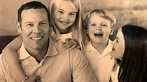 Familie Hepp engagiert sich für UNICEF | © Familie Hepp Familienfoto der Familie Hepp mit ihren zwei Kindern