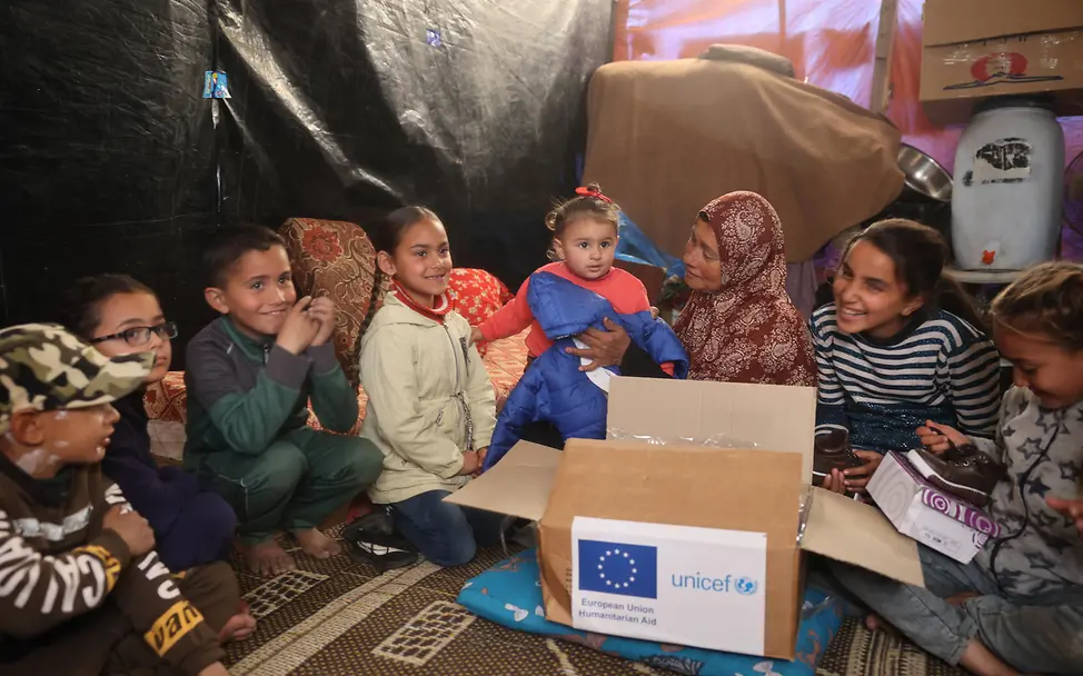 Kinder und ihre Familien im Gazastreifens erhalten Winterkleidung I © UNICEF 2025 Palästina Spenden: Kinder im Gazastreifen erhalten UNICEF-Winterkleidung